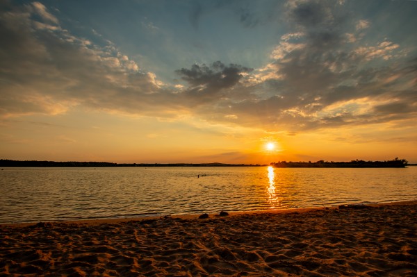 Sonnenuntergang am Strand des Altmühlsee